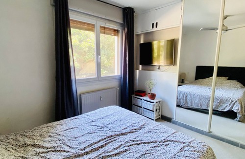 Cadereau Apartment | À 2 min du Jardin de la Fontaine ! Apparement Spacieux,lumineux et Fonctionnel