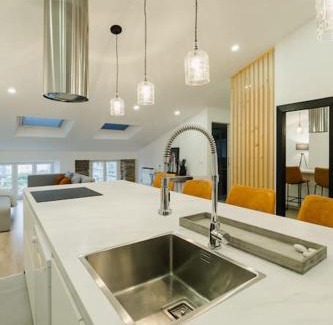 Lugo Apartment | Ático Isabel, diseño y calidez junto a la Muralla Romana