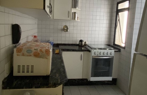 Vila Julia Apartment | Ótimo Apartamento Começo da Enseada ao Lado do Mercado Pão de Açúcar,