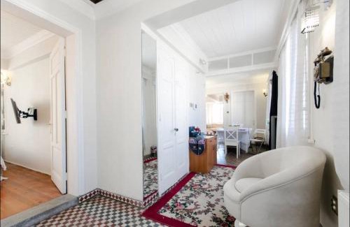 Konak Apartment | Ödüllü Tarihi Rum Evi Teraslı