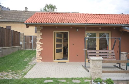 Unhost Apartment | Útulný domek v zahradě v Unhošti nedaleko letiště