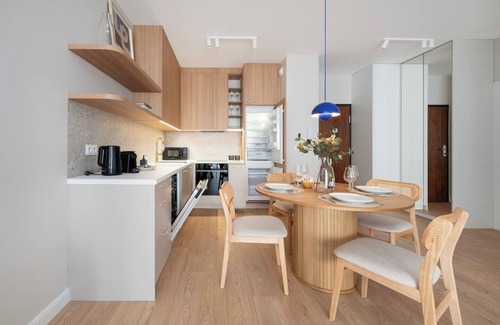 Srodmiescie Apartment | Łódź Pomorska Business Apt - Balcony, Workspace - by Rentujemy