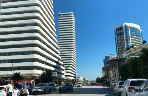 Nilufer Apartment | Şehrin merkezinde yepyeni modern döşenmiş daire