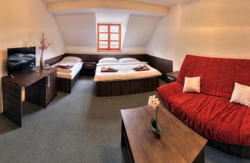 Stirin Hotel | Štiřínská stodola u Prahy