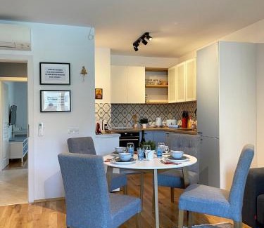 Saints Constantine and Helena Apartment | Апартамент Старецът и морето