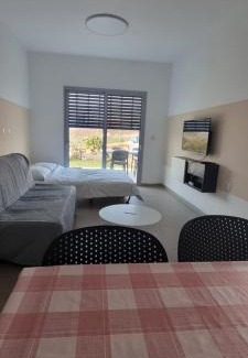 Ma'ayan Baruch Cabin | כחול ולבן