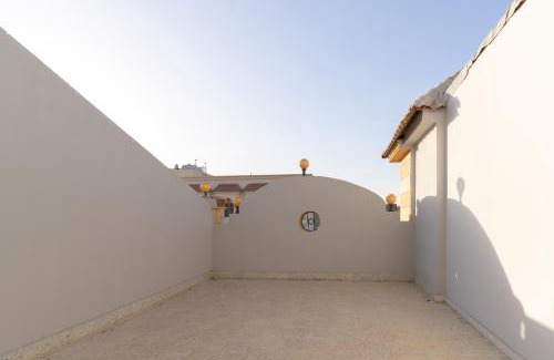 Al Kura Apartment | استديو فاخر بشرفة في ابحر