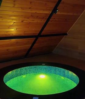 Al Batinah North Governorate Ski Chalet | استراحة الكوخ