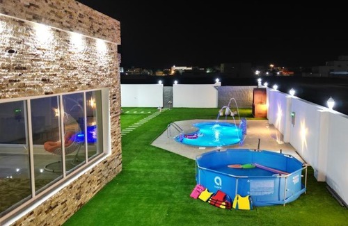 Ash Sharqiyah North Governorate Ski Chalet | الكهرمان