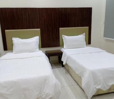 Al Kura Apartment | دار لافيناء للوحدات المخدومه أبحر الشمالية حي الشراع