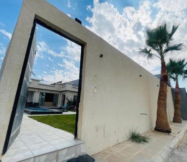 Riyadh Ski Chalet | شالية راقي بمسبح وجلسات خارجية