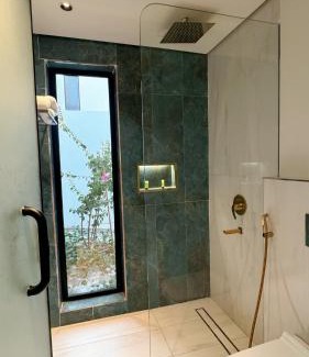 Al Kura Ski Chalet | شاليهات اكواخ كايا الفندقية