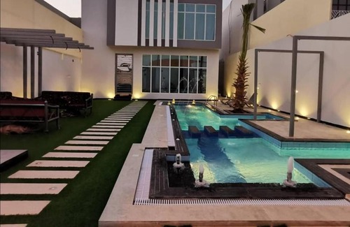 Buraydah Ski Chalet | شاليه بالم ون الفندقي