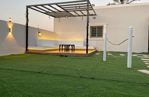 Al Aqiq Ski Chalet | شاليه وحديقة التوت بمسبح