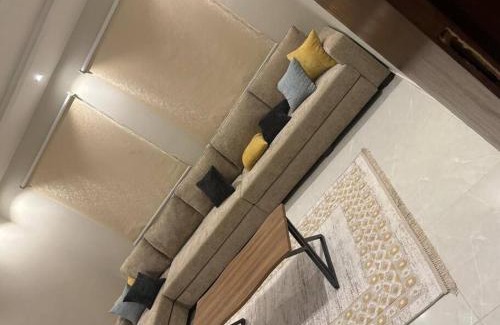 Hera Street Apartment | شقة استوديو جديدة ونظيفة غرفة وصالة هادئة ومريحة بحي المروة 8دقايق من المطار