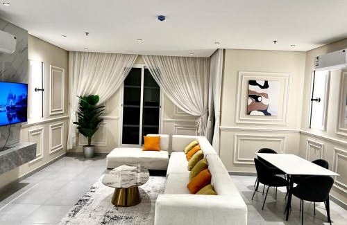 Riyadh Apartment | شقة بتصميم فاخر وصالة مريحه