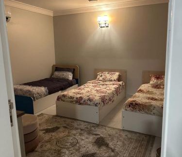 Khamis Mushait Hotel | شقة حديثة تقع بالقرب من البوليفارد والاماكن التجارية والسياحية خلف الهارتيز والغنيم اسكوير