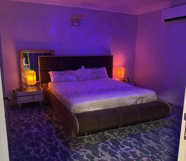 Khamis Mushait Hotel | شقة حديثة تقع بالقرب من البوليفارد والاماكن التجارية والسياحية خلف الهارتيز والغنيم اسكوير