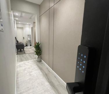 Al Izdihar Apartment | شقة غرفه وصاله بتصميم مودرن وفندقي