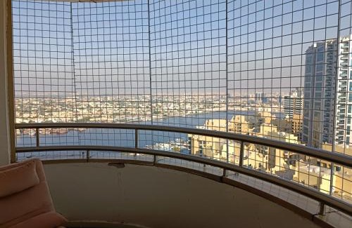 Ajman Apartment | شقة فخمة وواسعة تسع عائلة كبيرة