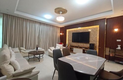 Ajman Apartment | شقة فخمة وواسعة تسع عائلة كبيرة