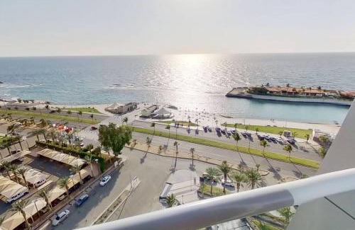Ash Shati Apartment | شقة في برج داماك بإطلالة بحرية ساحرة