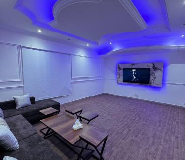 Sari Street Apartment | شقق فاخرة بحي الروضة مع سينما بغرفة النوم