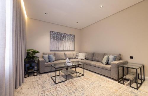 Riyadh Apartment | شقه 6 فاخره ثلاث غرف نوم وجلسه خارجيه صغيرة