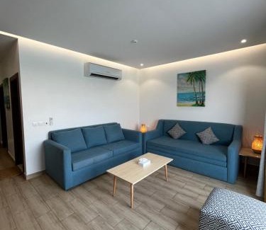 Durrat Al-Arous Apartment | غرفة صالة بلكونة على الشاطئ - عوائل