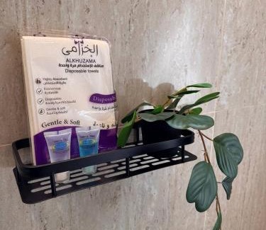 Riyadh Apartment | غرفة على الطراز الريفي