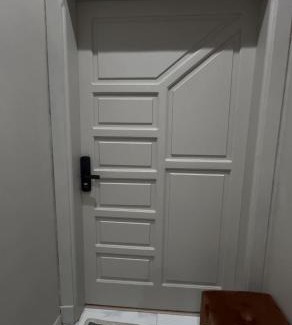 Al Kura Apartment | غرفة وجلسة خارجية بوصول ذاتي