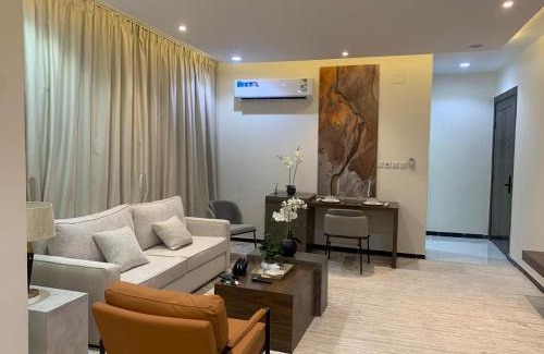 Al Kura Apartment | غرفة وصالة فندقية فاخرة