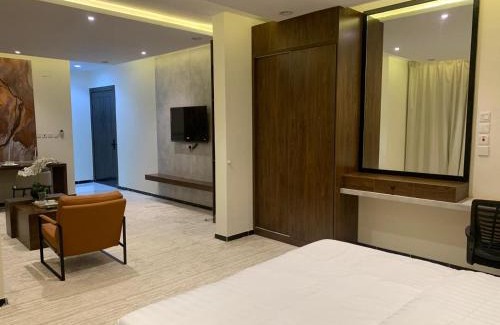 Al Kura Apartment | غرفة وصالة فندقية فاخرة