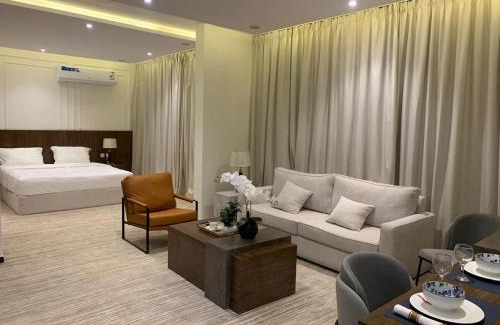 Al Kura Apartment | غرفة وصالة فندقية فاخرة