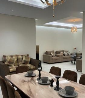 Riyadh Villa | فيلا مكونة من 3 غرف نوم و مجلس و صالة و مطبخ وغرفة عاملة و مسبح تفتح الغرف حسب عدد النزلاء