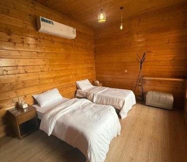 Al Riyadh Ski Chalet | كوخ النزل الأوروبي