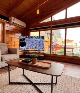 Al Kura Ski Chalet | كوخ ريفي