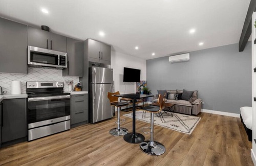 Woodland Hills House | ৎ୭ Clarendon Hideaway ৎ୭