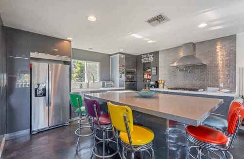 West Hills House | ৎ୭Middlebury Heightsৎ୭heated poolJacuzi games&more