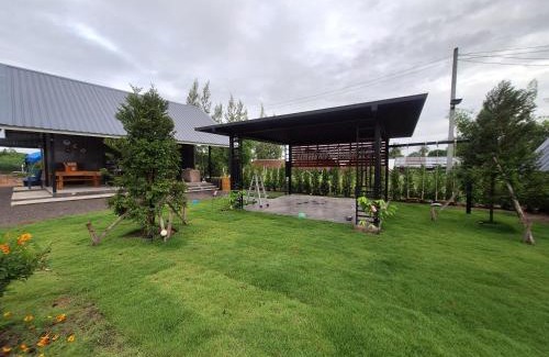 Suan Phueng Resort | บ้านน้ำผึ้ง