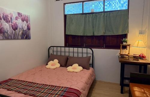 Nong Chaeng House | บ้านสวนชายน้ำ โฮมสเตย์ อัมพวา