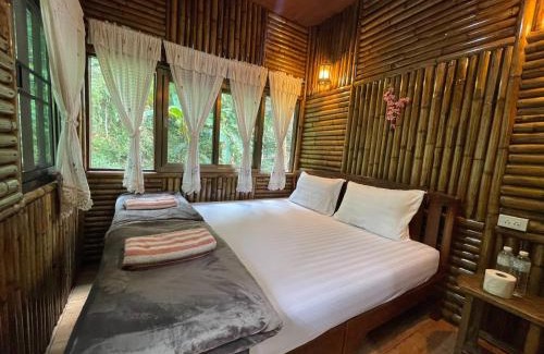 Mae On Hotel | บ้านไม้ไผ่เทียมตาแม่กำปอง Baanmaipai Tiamta Maekampong