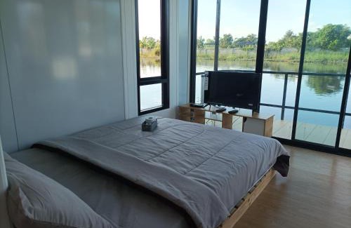 Ban Tom Ski Chalet | ริมกว๊านชาเลย์ รีสอร์ทแอนด์คาเฟ่ Rimkwan Chalay Resort and Cafe