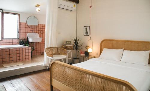 Koh Lan Bed & Breakfast | เผลอสุขใจ Cafe and Bad - Plursukjai