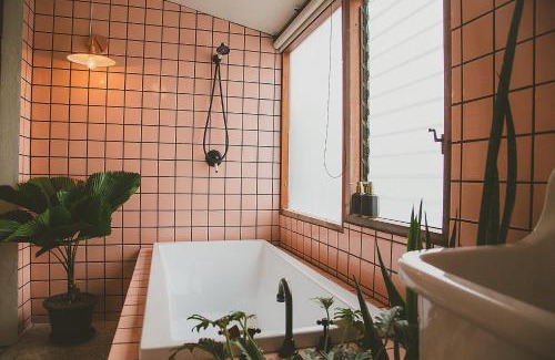 Koh Lan Bed & Breakfast | เผลอสุขใจ Cafe and Bad - Plursukjai