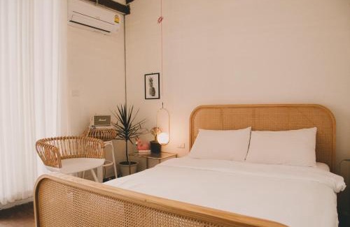 Koh Lan Bed & Breakfast | เผลอสุขใจ Cafe and Bad - Plursukjai