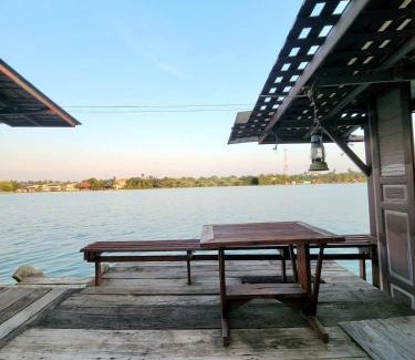 Suan Luang House | เรือนรอยน้ำ บ้านกามเทพ โฮมสเตย์ อัมพวา