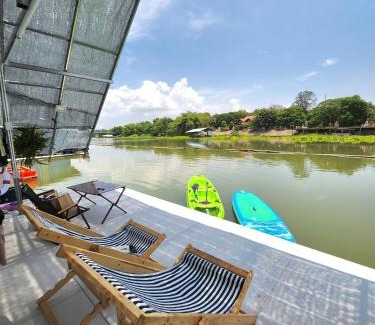 Uthai Thani House | เรือนแพสุขใจ อุทัยธานี