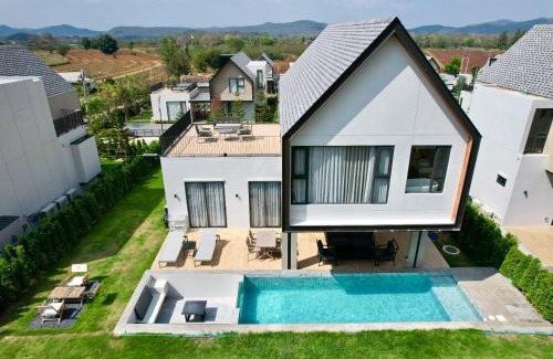 Mu Si House | แคนเทอเบอรี่ เขาใหญ่ พูลวิลล่า สระน้ำอุ่น CANTERBURY Khaoyai