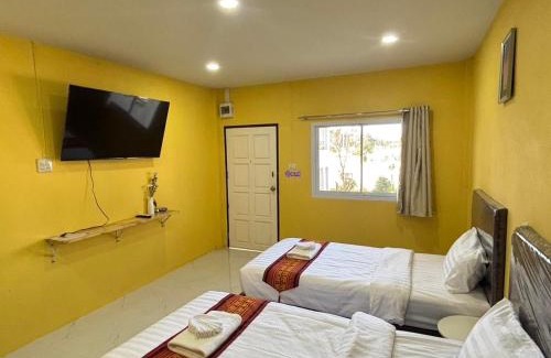 Tha Khun Ram Hotel | ไวท์เฮาส์กำแพงเพชร